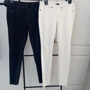 Hue Jeggings - 2 pairs included.  One White & One Black Pair Size S - Perfect